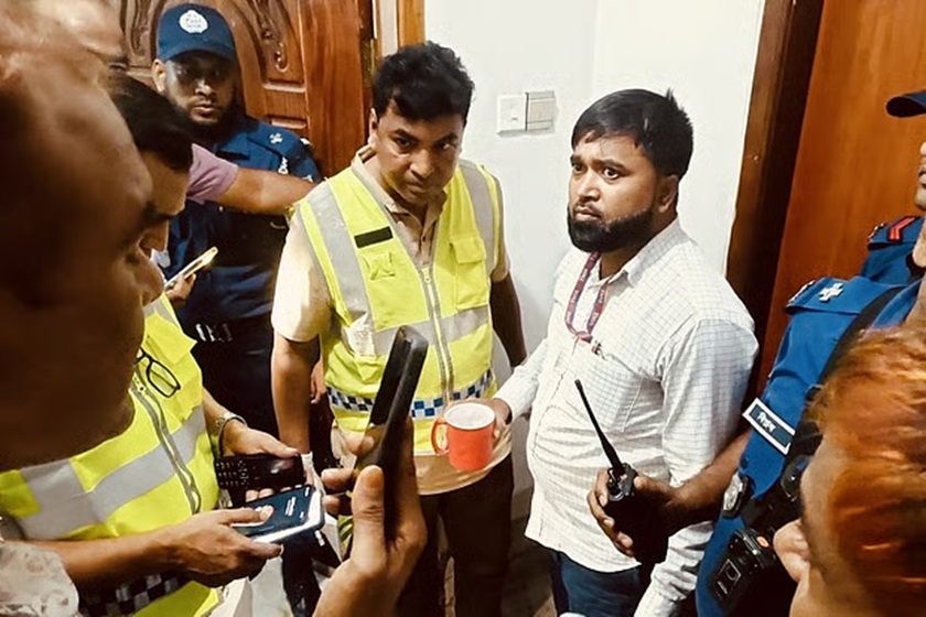 শিশুর আঙুল কেটে ফেলার অভিযোগে সস্ত্রীক পুলিশ সদস্য গ্রেপ্তার