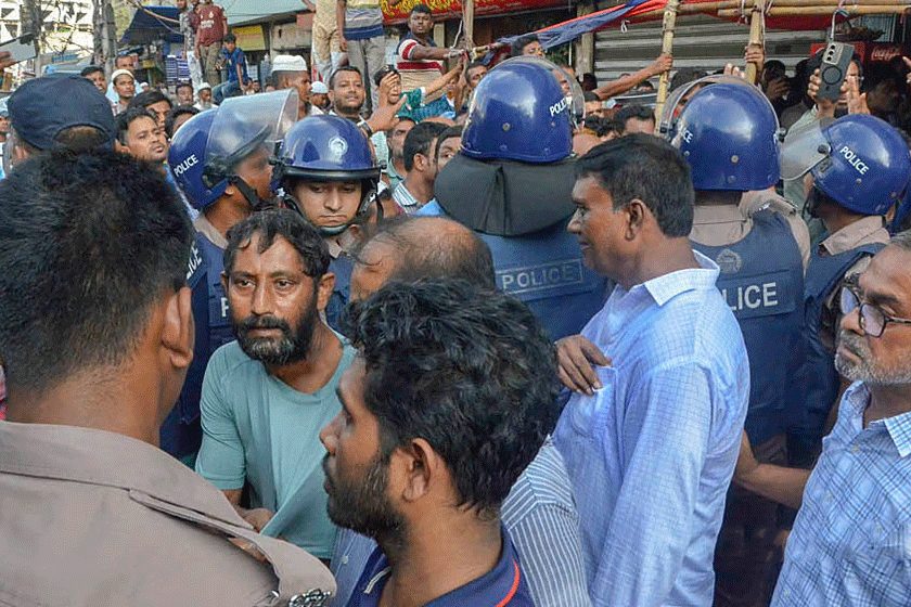 আওয়ামী লীগ সন্দেহে অর্ধশতাধিক আটক
