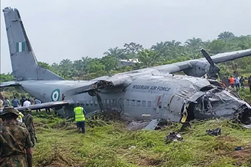নাইজেরিয়ায় সামরিক বিমান বিধ্বস্ত হয়ে ৩২ আরোহীর সবাই নিহত