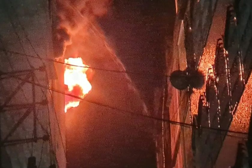 ৩৭ ঘণ্টার চেষ্টায় পুরোপুরি নিভল চকবাজারের আগুন